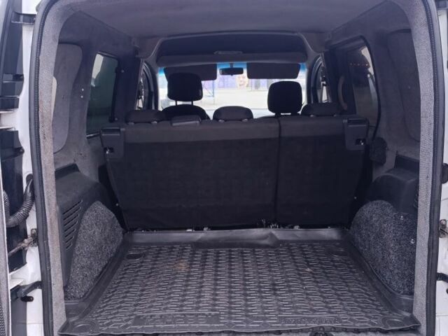 Білий Рено Кєнгу, об'ємом двигуна 1.5 л та пробігом 309 тис. км за 9000 $, фото 5 на Automoto.ua