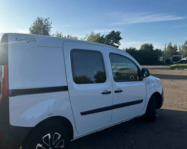 Белый Рено Кенгу, объемом двигателя 1.5 л и пробегом 388 тыс. км за 6500 $, фото 4 на Automoto.ua