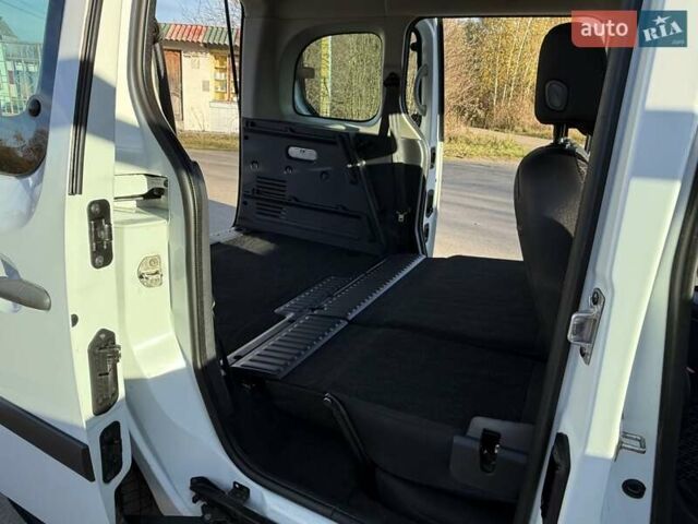 Белый Рено Кенгу, объемом двигателя 1.46 л и пробегом 231 тыс. км за 7750 $, фото 13 на Automoto.ua