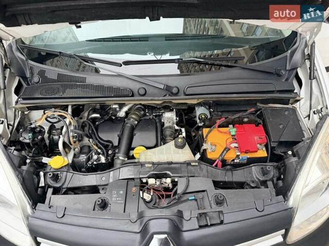 Білий Рено Кєнгу, об'ємом двигуна 1.46 л та пробігом 176 тис. км за 8300 $, фото 45 на Automoto.ua