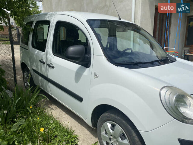 Белый Рено Кенгу, объемом двигателя 1.46 л и пробегом 350 тыс. км за 6100 $, фото 2 на Automoto.ua