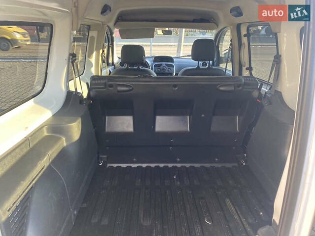 Белый Рено Кенгу, объемом двигателя 1.5 л и пробегом 275 тыс. км за 10200 $, фото 6 на Automoto.ua