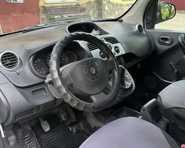 Белый Рено Кенгу, объемом двигателя 1.46 л и пробегом 225 тыс. км за 5300 $, фото 7 на Automoto.ua