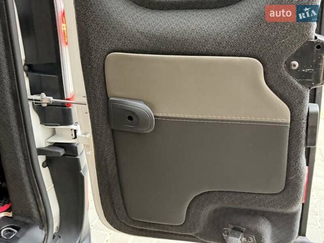 Білий Рено Кєнгу, об'ємом двигуна 1.46 л та пробігом 176 тис. км за 8300 $, фото 37 на Automoto.ua