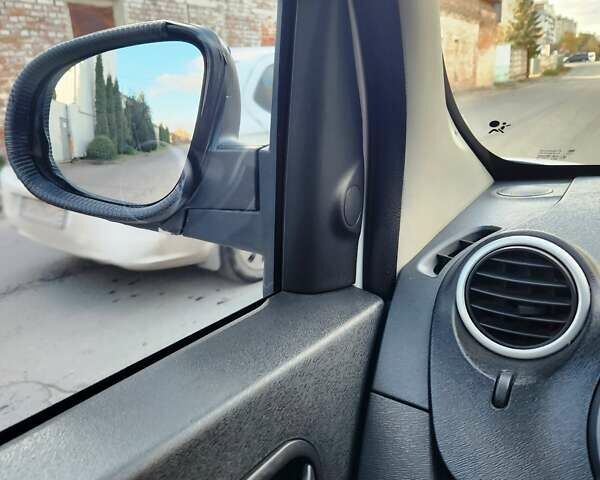 Рено Кєнгу 2013 у Хмельницькому на Automoto.ua Білий Рено Кєнгу, об'ємом двигуна 1.46 л та пробігом 201 тис. км за 10800 $, фото 15 на Automoto.ua