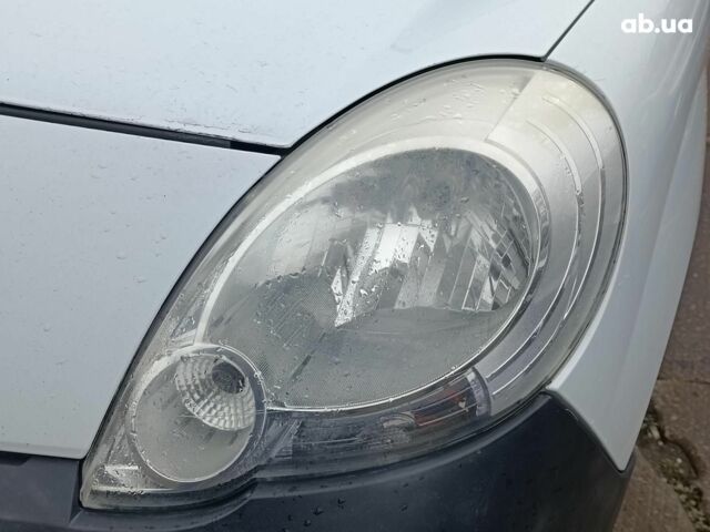 Белый Рено Кенгу, объемом двигателя 1.5 л и пробегом 330 тыс. км за 6490 $, фото 4 на Automoto.ua