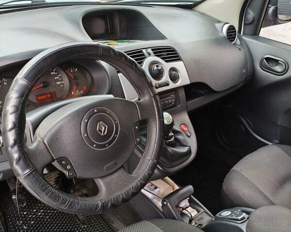 Белый Рено Кенгу, объемом двигателя 1.46 л и пробегом 253 тыс. км за 8300 $, фото 4 на Automoto.ua