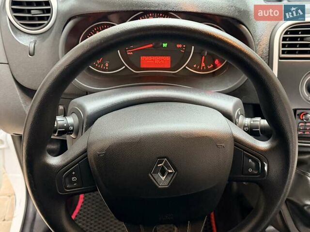 Білий Рено Кєнгу, об'ємом двигуна 1.46 л та пробігом 176 тис. км за 8300 $, фото 31 на Automoto.ua