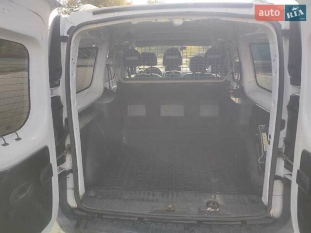 Рено Кенгу 2013 в Сумах на Automoto.ua Белый Рено Кенгу, объемом двигателя 1.46 л и пробегом 343 тыс. км за 8800 $, фото 11 на Automoto.ua