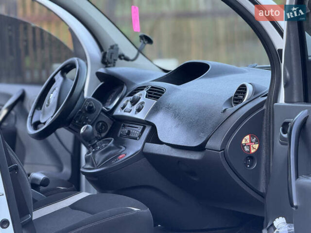Білий Рено Кєнгу, об'ємом двигуна 1.5 л та пробігом 270 тис. км за 8500 $, фото 51 на Automoto.ua