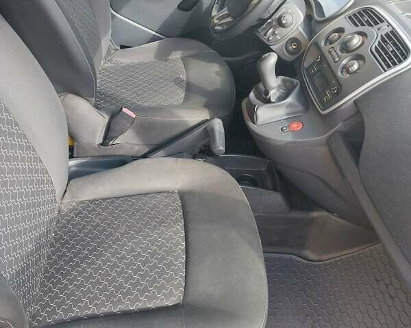 Белый Рено Кенгу, объемом двигателя 1.46 л и пробегом 253 тыс. км за 6999 $, фото 9 на Automoto.ua