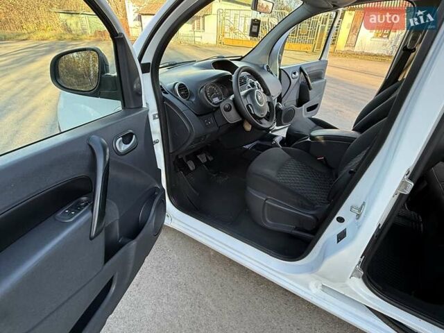 Белый Рено Кенгу, объемом двигателя 1.46 л и пробегом 231 тыс. км за 7750 $, фото 26 на Automoto.ua