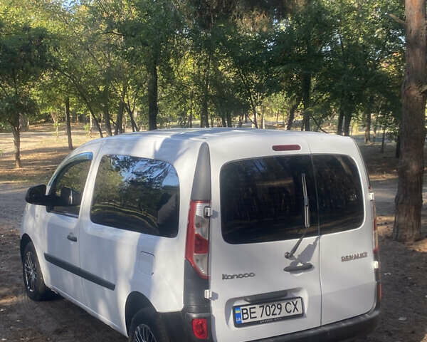 Белый Рено Кенгу, объемом двигателя 1.46 л и пробегом 260 тыс. км за 8700 $, фото 2 на Automoto.ua