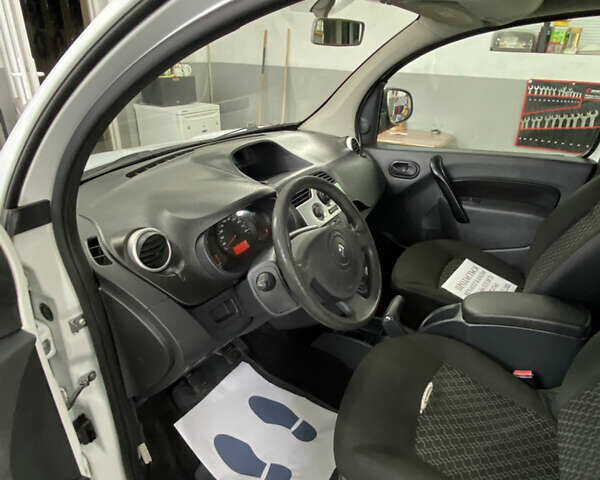 Белый Рено Кенгу, объемом двигателя 1.46 л и пробегом 350 тыс. км за 6100 $, фото 5 на Automoto.ua