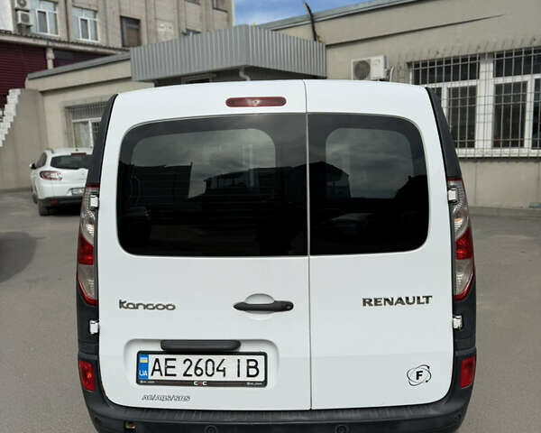 Белый Рено Кенгу, объемом двигателя 1.46 л и пробегом 366 тыс. км за 6499 $, фото 5 на Automoto.ua
