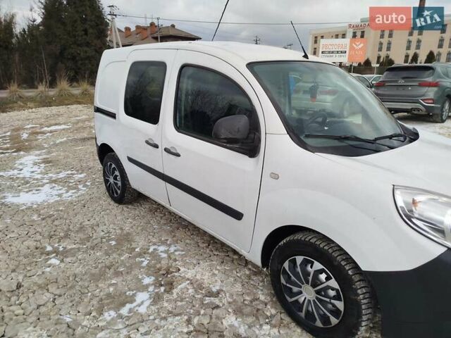 Белый Рено Кенгу, объемом двигателя 1.46 л и пробегом 298 тыс. км за 5999 $, фото 4 на Automoto.ua