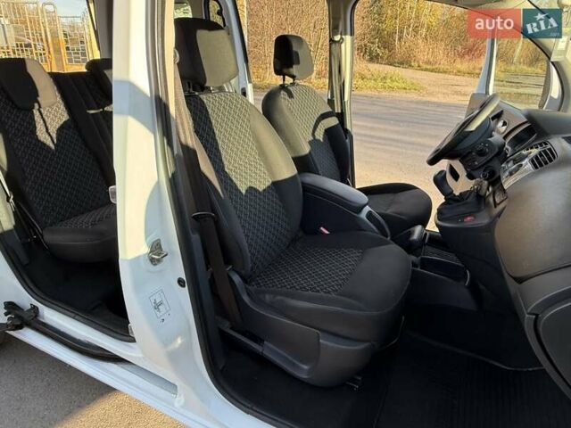 Белый Рено Кенгу, объемом двигателя 1.46 л и пробегом 231 тыс. км за 7750 $, фото 18 на Automoto.ua