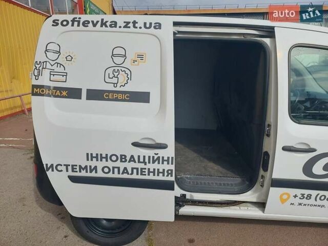 Белый Рено Кенгу, объемом двигателя 1.46 л и пробегом 253 тыс. км за 6999 $, фото 1 на Automoto.ua