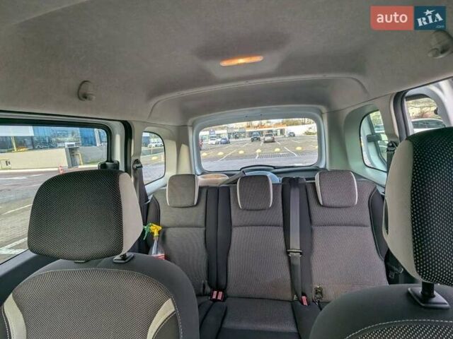 Белый Рено Кенгу, объемом двигателя 1.5 л и пробегом 205 тыс. км за 7500 $, фото 8 на Automoto.ua