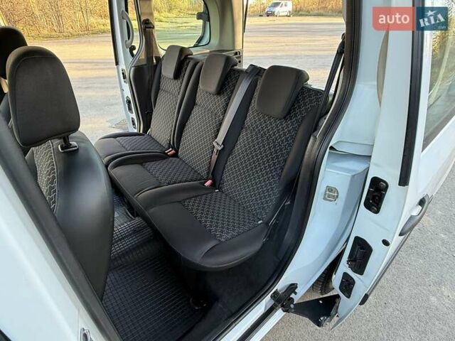 Белый Рено Кенгу, объемом двигателя 1.46 л и пробегом 231 тыс. км за 7750 $, фото 24 на Automoto.ua