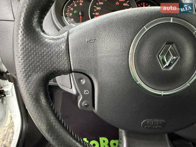 Рено Кєнгу 2013 у Одесі на Automoto.ua Білий Рено Кєнгу, об'ємом двигуна 1.46 л та пробігом 290 тис. км за 8300 $, фото 9 на Automoto.ua