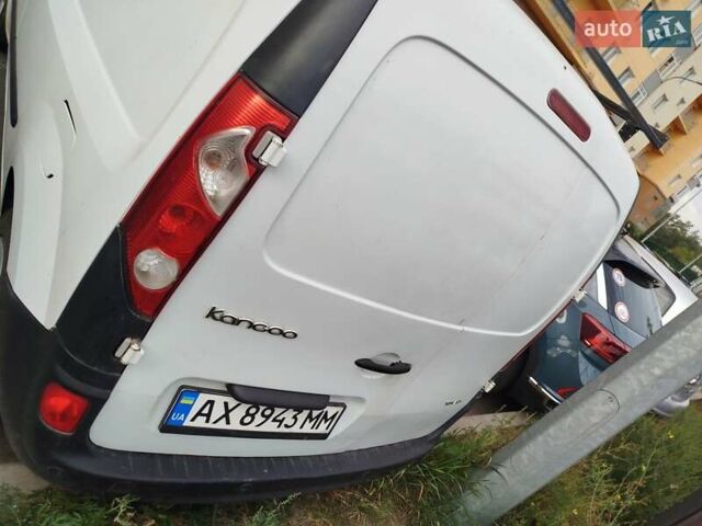 Белый Рено Кенгу, объемом двигателя 1.5 л и пробегом 302 тыс. км за 5800 $, фото 5 на Automoto.ua