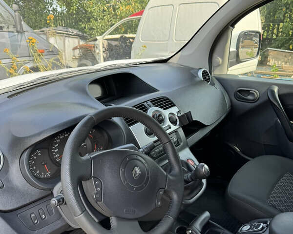 Белый Рено Кенгу, объемом двигателя 1.46 л и пробегом 114 тыс. км за 4800 $, фото 5 на Automoto.ua