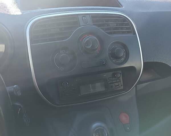 Білий Рено Кєнгу, об'ємом двигуна 1.5 л та пробігом 198 тис. км за 7500 $, фото 8 на Automoto.ua