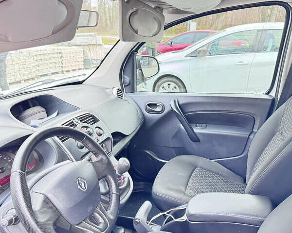 Білий Рено Кєнгу, об'ємом двигуна 1.5 л та пробігом 283 тис. км за 9700 $, фото 5 на Automoto.ua