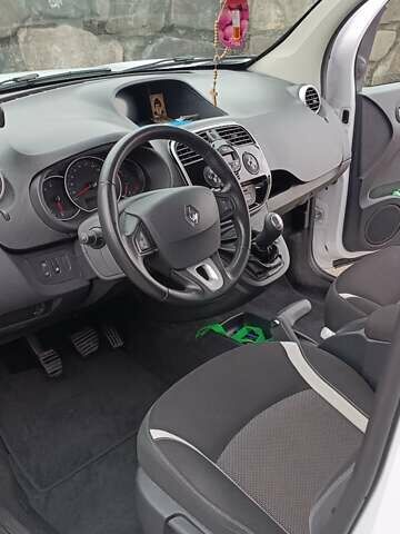 Белый Рено Кенгу, объемом двигателя 1.5 л и пробегом 195 тыс. км за 9900 $, фото 6 на Automoto.ua