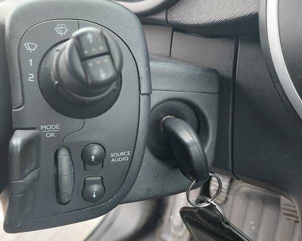 Белый Рено Кенгу, объемом двигателя 1.46 л и пробегом 253 тыс. км за 6999 $, фото 8 на Automoto.ua