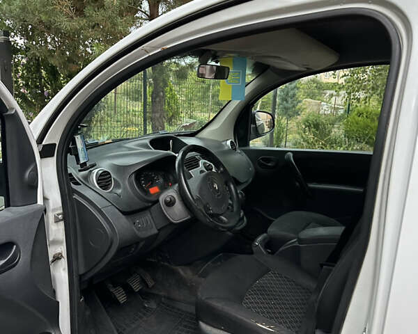 Белый Рено Кенгу, объемом двигателя 1.46 л и пробегом 252 тыс. км за 7100 $, фото 6 на Automoto.ua