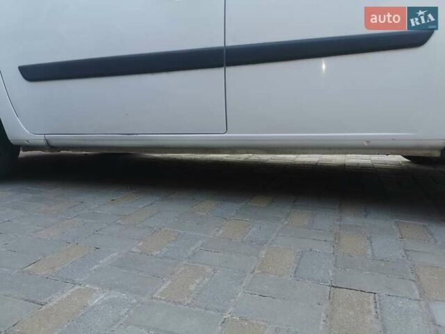 Белый Рено Кенгу, объемом двигателя 1.5 л и пробегом 260 тыс. км за 6500 $, фото 2 на Automoto.ua