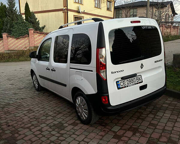 Белый Рено Кенгу, объемом двигателя 1.46 л и пробегом 140 тыс. км за 8999 $, фото 4 на Automoto.ua