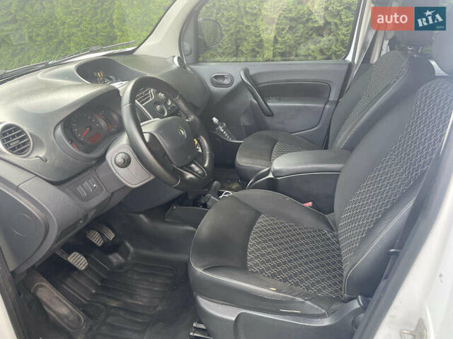 Білий Рено Кєнгу, об'ємом двигуна 1.5 л та пробігом 280 тис. км за 9799 $, фото 12 на Automoto.ua