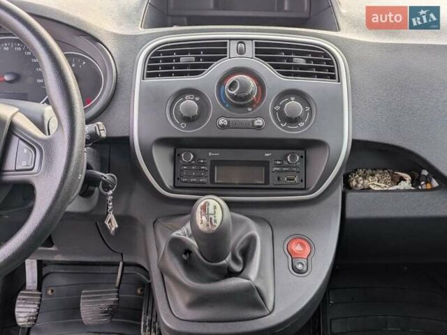 Белый Рено Кенгу, объемом двигателя 1.5 л и пробегом 205 тыс. км за 7500 $, фото 7 на Automoto.ua