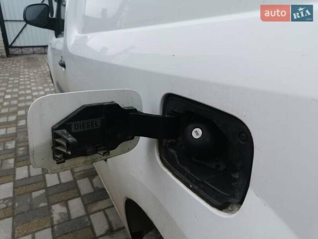 Белый Рено Кенгу, объемом двигателя 1.5 л и пробегом 260 тыс. км за 6500 $, фото 21 на Automoto.ua