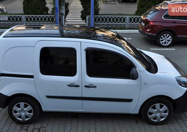 Рено Кенгу 2013 в Одессе на Automoto.ua Белый Рено Кенгу, объемом двигателя 1.5 л и пробегом 286 тыс. км за 6300 $, фото 9 на Automoto.ua