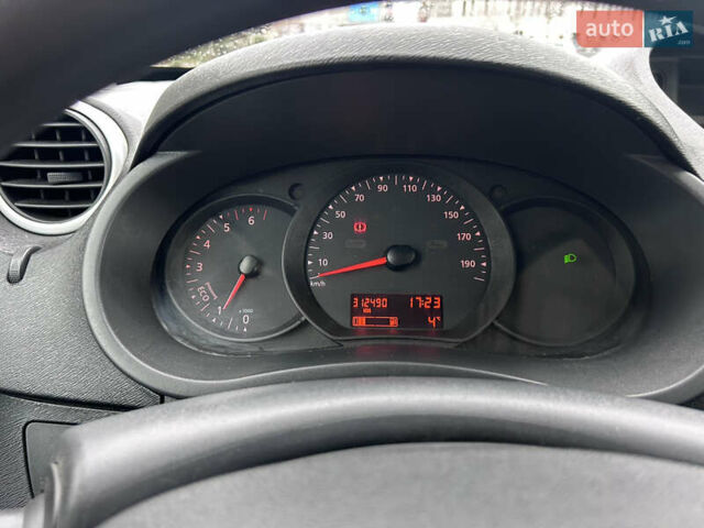 Белый Рено Кенгу, объемом двигателя 1.46 л и пробегом 312 тыс. км за 8600 $, фото 10 на Automoto.ua