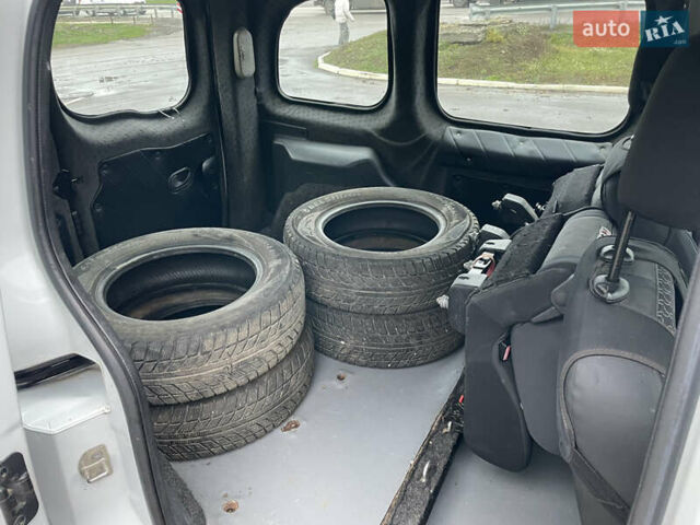 Белый Рено Кенгу, объемом двигателя 1.5 л и пробегом 374 тыс. км за 5700 $, фото 16 на Automoto.ua