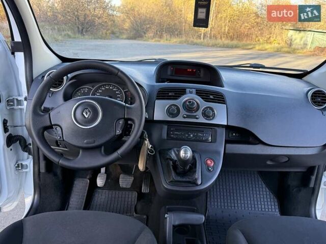 Белый Рено Кенгу, объемом двигателя 1.46 л и пробегом 231 тыс. км за 7750 $, фото 29 на Automoto.ua