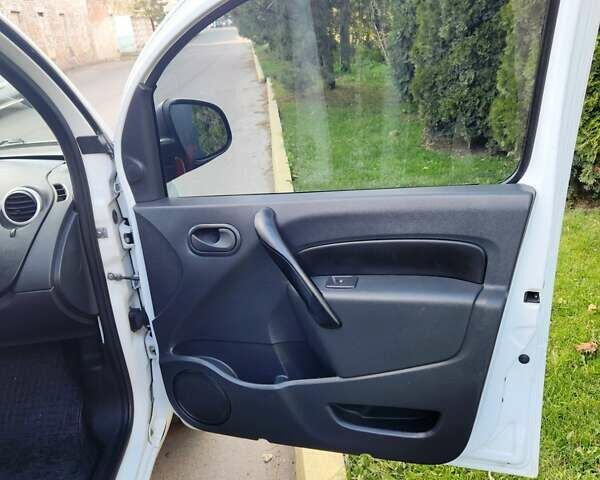 Рено Кєнгу 2013 у Хмельницькому на Automoto.ua Білий Рено Кєнгу, об'ємом двигуна 1.46 л та пробігом 201 тис. км за 10800 $, фото 12 на Automoto.ua