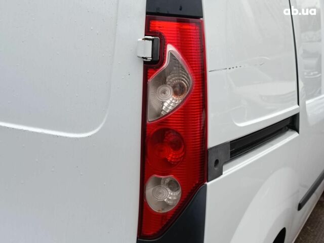 Белый Рено Кенгу, объемом двигателя 1.5 л и пробегом 330 тыс. км за 6490 $, фото 7 на Automoto.ua