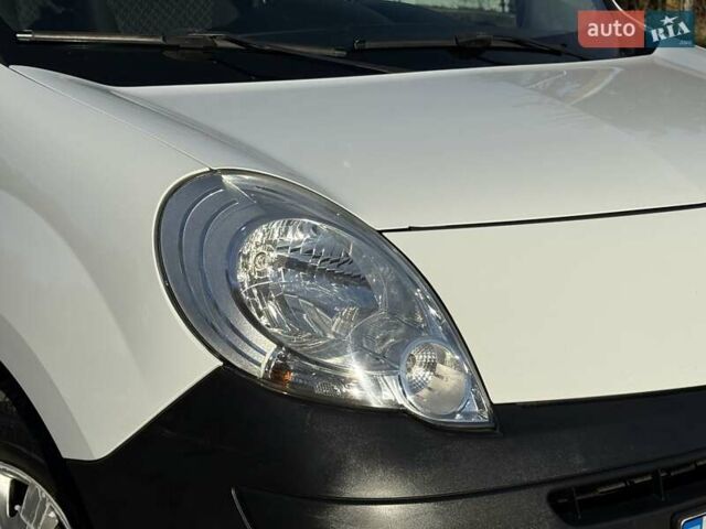 Белый Рено Кенгу, объемом двигателя 1.46 л и пробегом 231 тыс. км за 7750 $, фото 2 на Automoto.ua