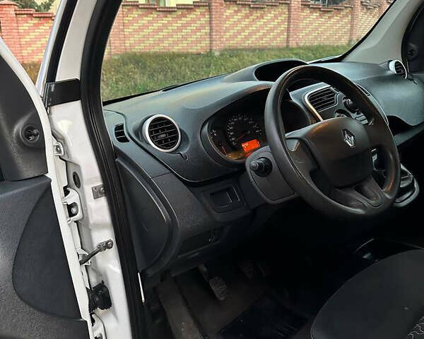 Белый Рено Кенгу, объемом двигателя 1.46 л и пробегом 140 тыс. км за 8999 $, фото 16 на Automoto.ua