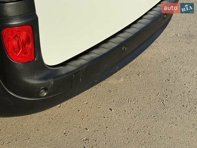 Белый Рено Кенгу, объемом двигателя 1.46 л и пробегом 231 тыс. км за 7750 $, фото 6 на Automoto.ua