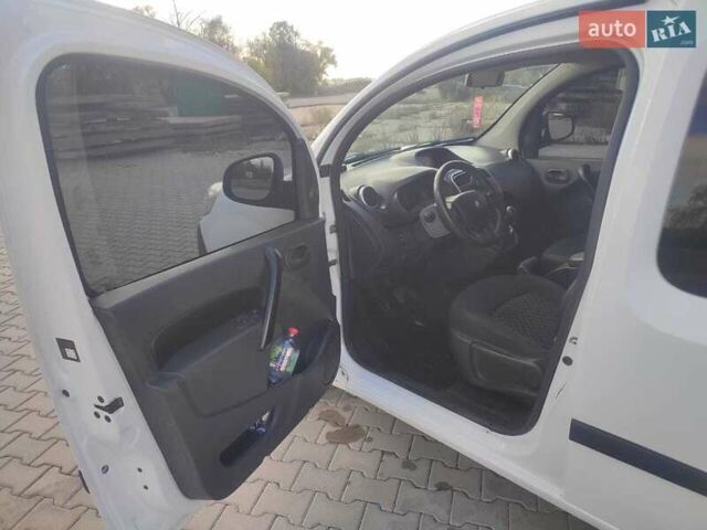 Рено Кенгу 2013 в Сумах на Automoto.ua Белый Рено Кенгу, объемом двигателя 1.46 л и пробегом 343 тыс. км за 8800 $, фото 7 на Automoto.ua