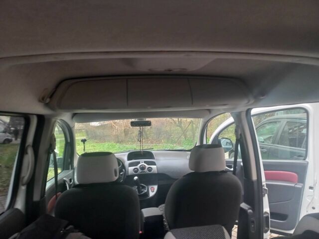 Белый Рено Кенгу, объемом двигателя 1.5 л и пробегом 206 тыс. км за 7800 $, фото 2 на Automoto.ua