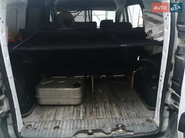 Белый Рено Кенгу, объемом двигателя 1.5 л и пробегом 260 тыс. км за 6500 $, фото 32 на Automoto.ua