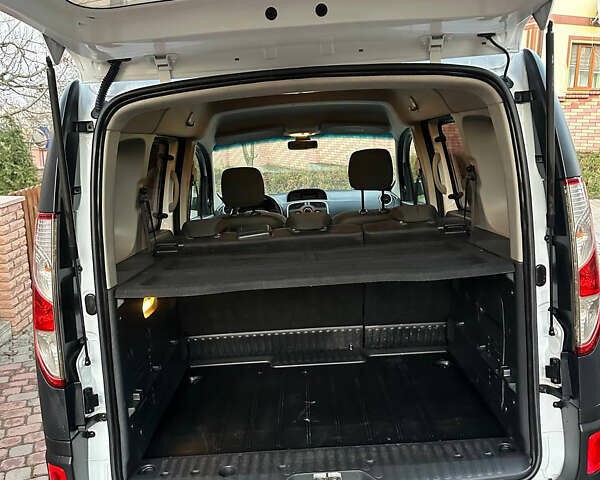 Белый Рено Кенгу, объемом двигателя 1.46 л и пробегом 140 тыс. км за 8999 $, фото 21 на Automoto.ua